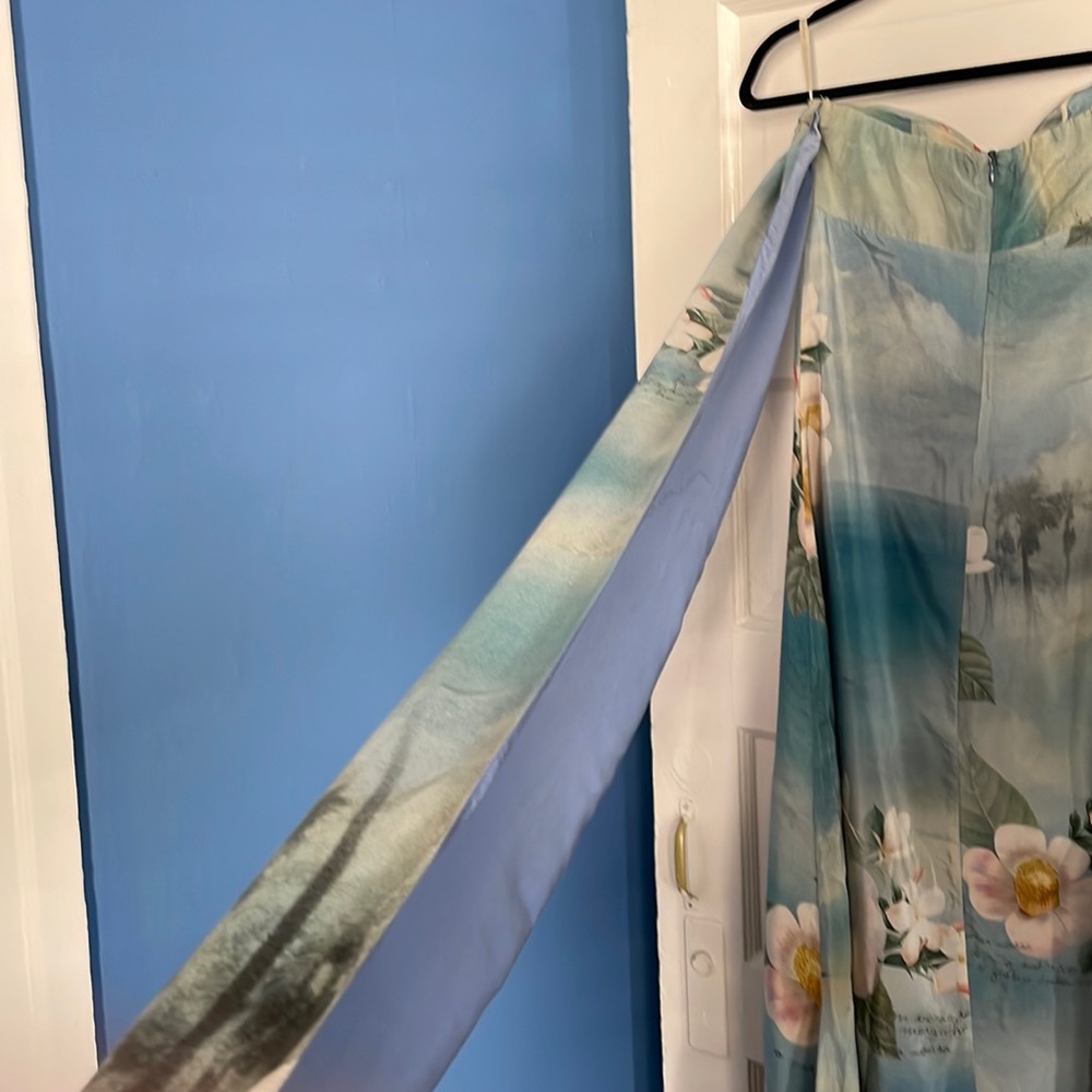 Farm long dress 100% silk - minor flaws (see pictures) - Picture 3 of 16